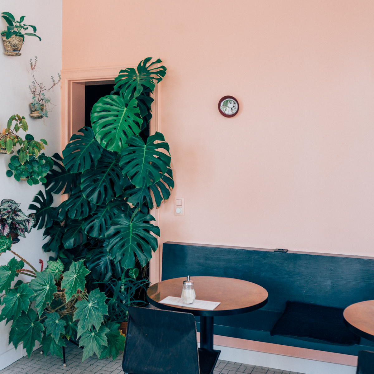 COLLECTION_ pink cafés around the world - via aupaysdesmerveillesblog - copper antwerp