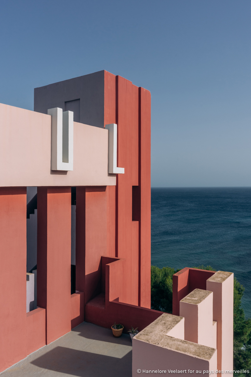 EXPLORED_ la muralla roja by Ricardo Bofill - Hannelore Veelaert for aupaysdesmerveillesblog.be