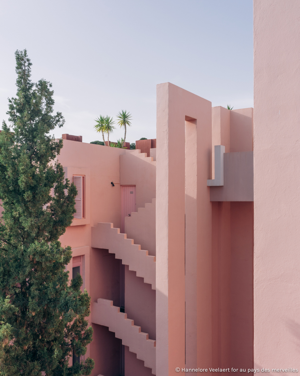 EXPLORED_ la muralla roja by Ricardo Bofill - Hannelore Veelaert for aupaysdesmerveillesblog.be