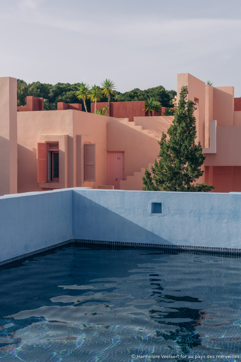 EXPLORED_ la muralla roja by Ricardo Bofill - Hannelore Veelaert for aupaysdesmerveillesblog.be