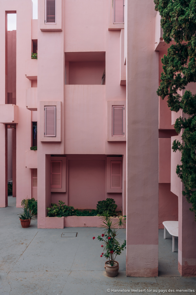 EXPLORED_ la muralla roja by Ricardo Bofill - Hannelore Veelaert for aupaysdesmerveillesblog.be