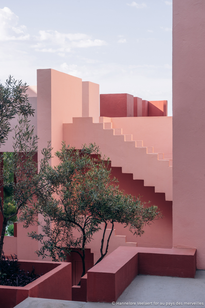 EXPLORED_ la muralla roja by Ricardo Bofill - Hannelore Veelaert for aupaysdesmerveillesblog.be