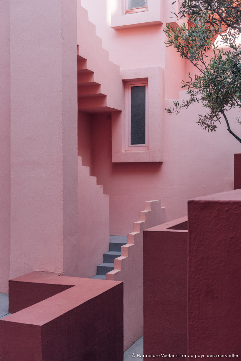 EXPLORED_ la muralla roja by Ricardo Bofill - Hannelore Veelaert for aupaysdesmerveillesblog.be