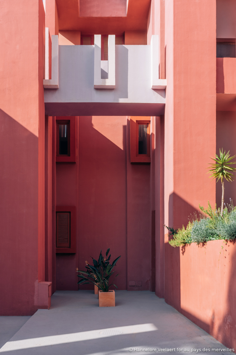 EXPLORED_ la muralla roja by Ricardo Bofill - Hannelore Veelaert for aupaysdesmerveillesblog.be