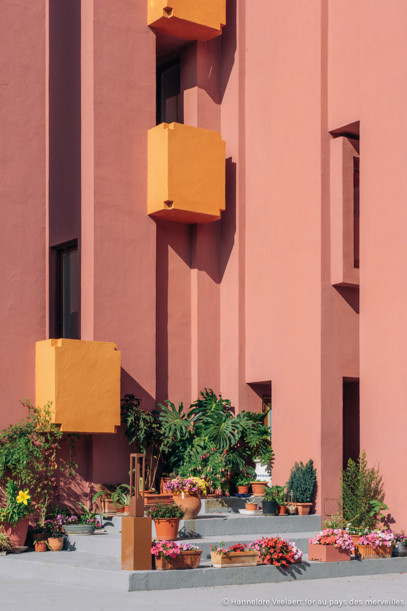 EXPLORED_ la muralla roja by Ricardo Bofill - Hannelore Veelaert for aupaysdesmerveillesblog.be