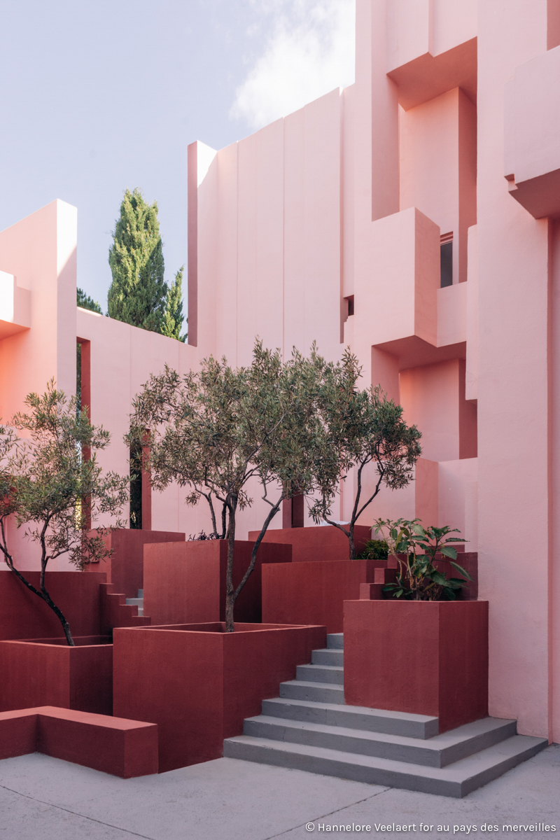 EXPLORED_ la muralla roja by Ricardo Bofill - Hannelore Veelaert for aupaysdesmerveillesblog.be