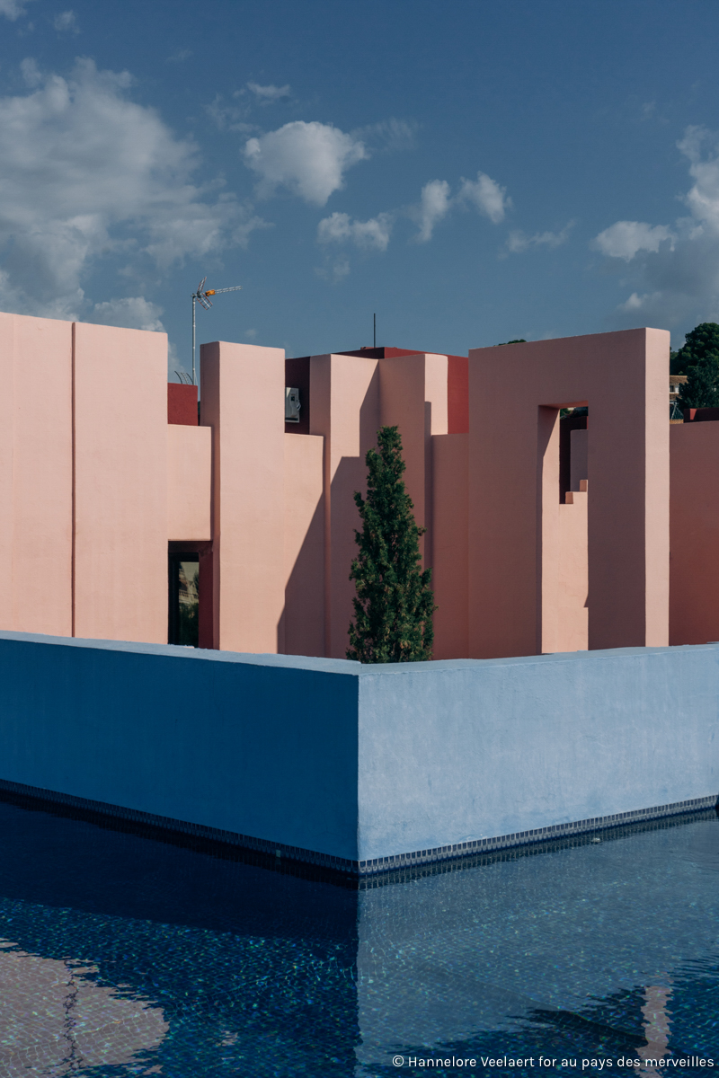 EXPLORED_ la muralla roja by Ricardo Bofill - Hannelore Veelaert for aupaysdesmerveillesblog.be