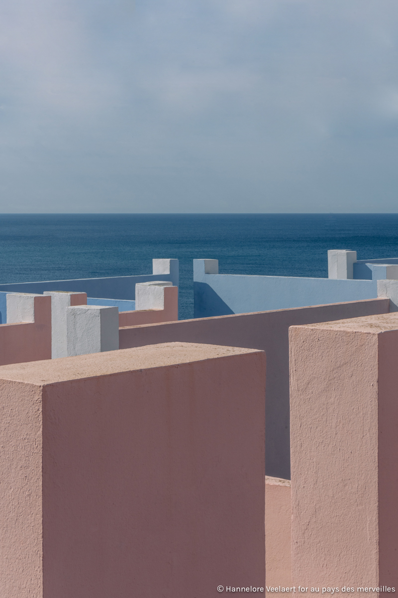 EXPLORED_ la muralla roja by Ricardo Bofill - Hannelore Veelaert for aupaysdesmerveillesblog.be