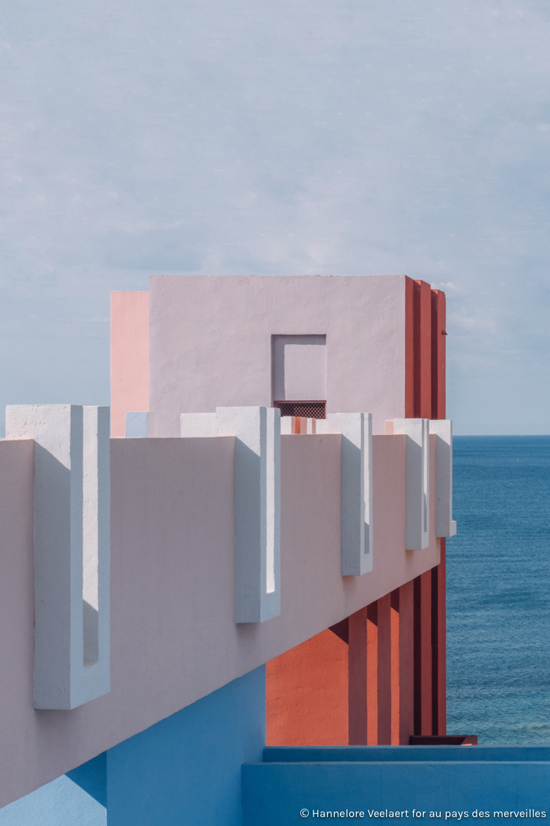 EXPLORED_ la muralla roja by Ricardo Bofill - Hannelore Veelaert for aupaysdesmerveillesblog.be