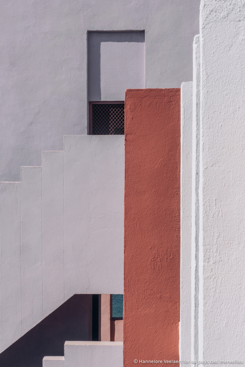 EXPLORED_ la muralla roja by Ricardo Bofill - Hannelore Veelaert for aupaysdesmerveillesblog.be