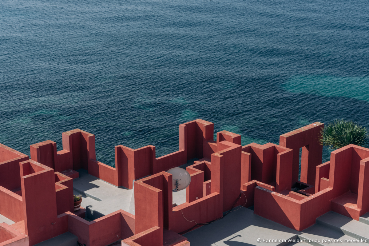 EXPLORED_ la muralla roja by Ricardo Bofill - Hannelore Veelaert for aupaysdesmerveillesblog.be